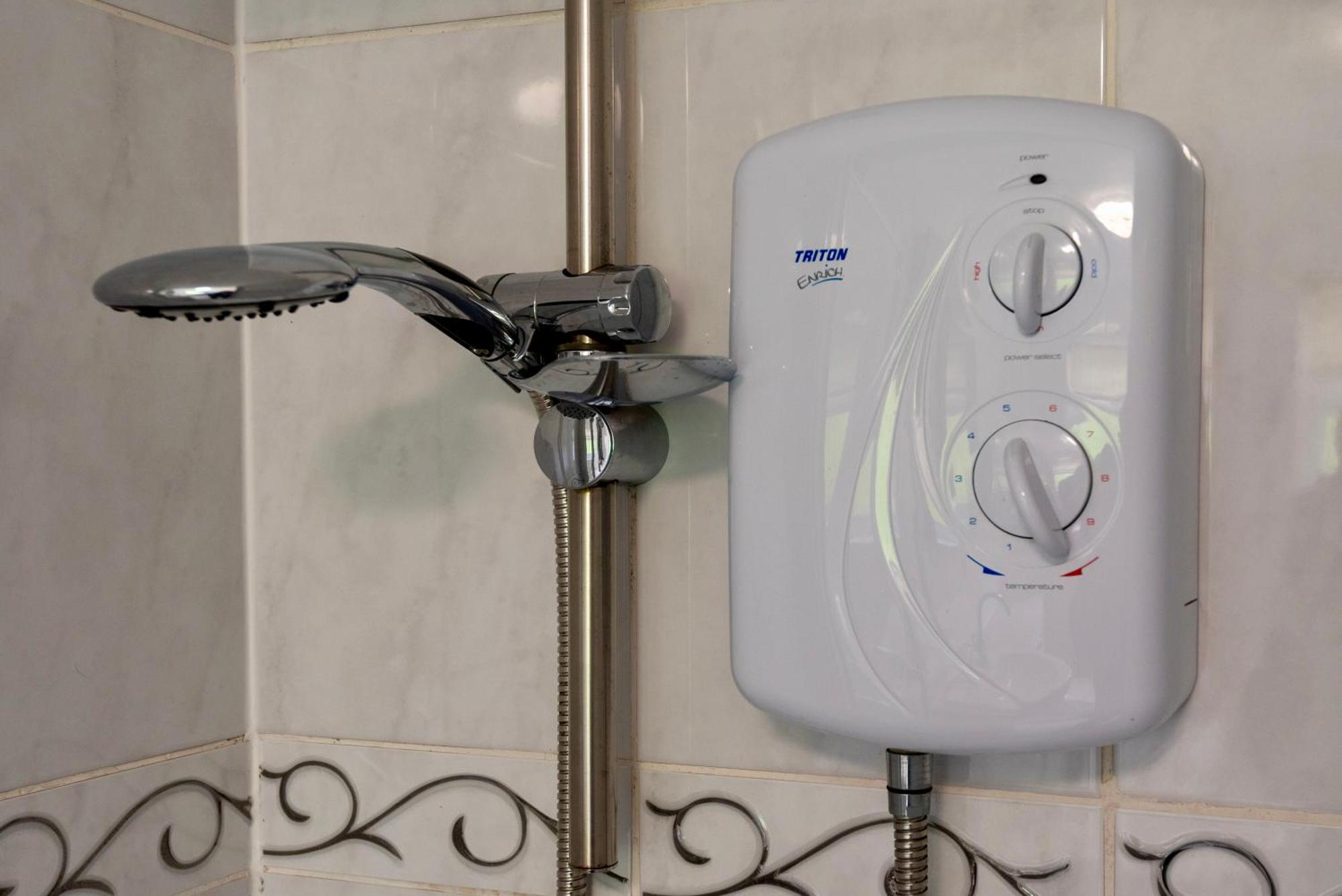 Double Room In Refurbished 5 Bed Home With Wifi And Tv BW Room 4 Солихалл Экстерьер фото