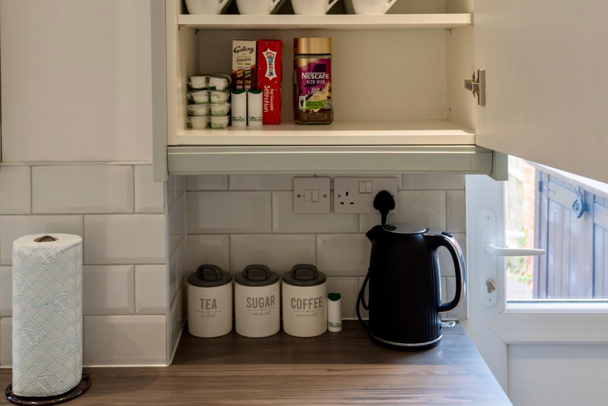 Double Room In Refurbished 5 Bed Home With Wifi And Tv BW Room 4 Солихалл Экстерьер фото